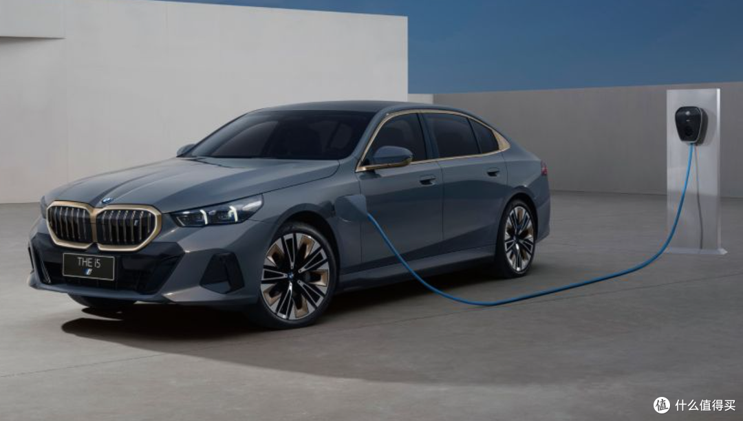 36.8万起!新款宝马i5上市,200kW单电机+81.6kWh电池!