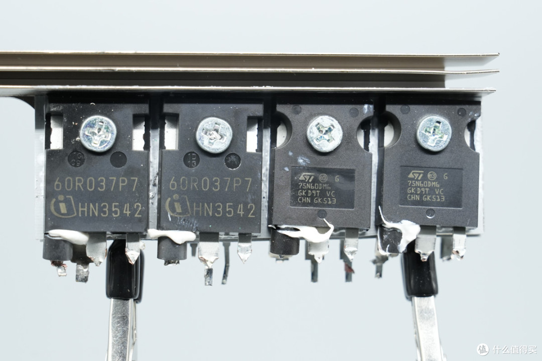 全桥LLC架构+钛金能效!奥海3200W服务器电源拆解