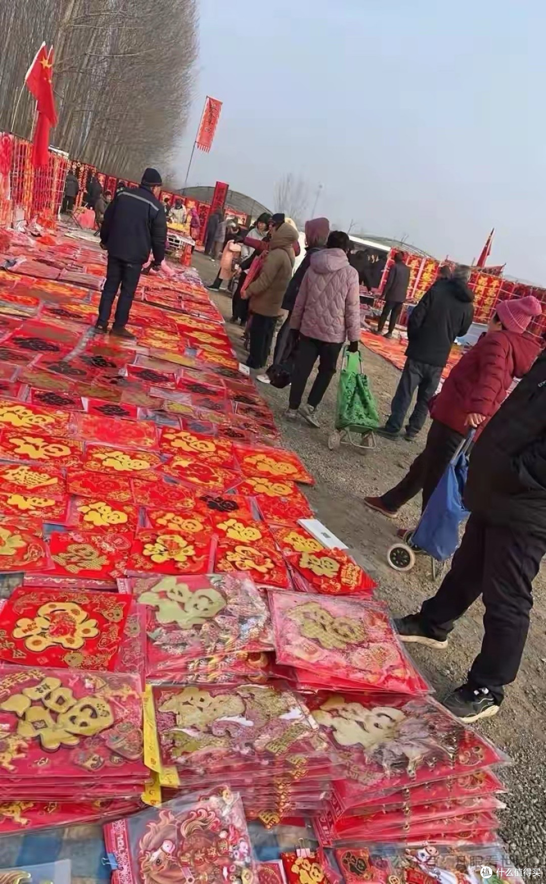董宇辉卖春联被骂上热搜?网友:大钱小钱都给他赚了