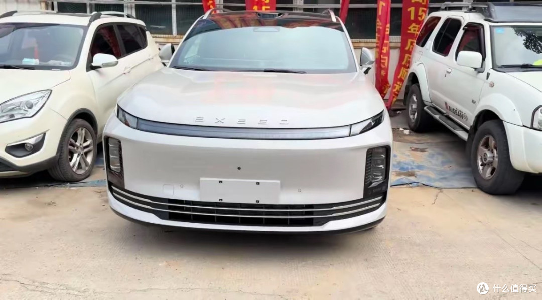 车内双联屏,星途ET7实车现身,增程纯电双动力