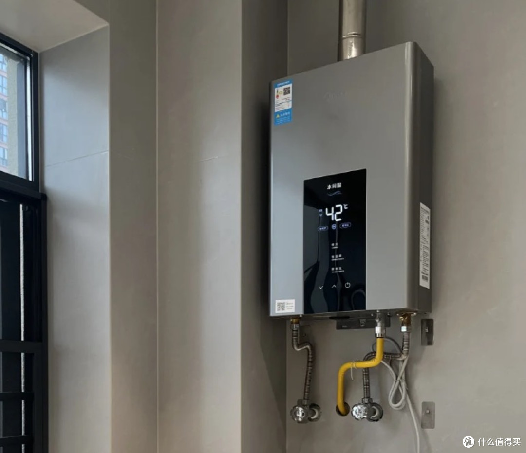 燃气热水器和电热水器哪个更省钱?帮你算清这笔账,一文看懂怎么选
