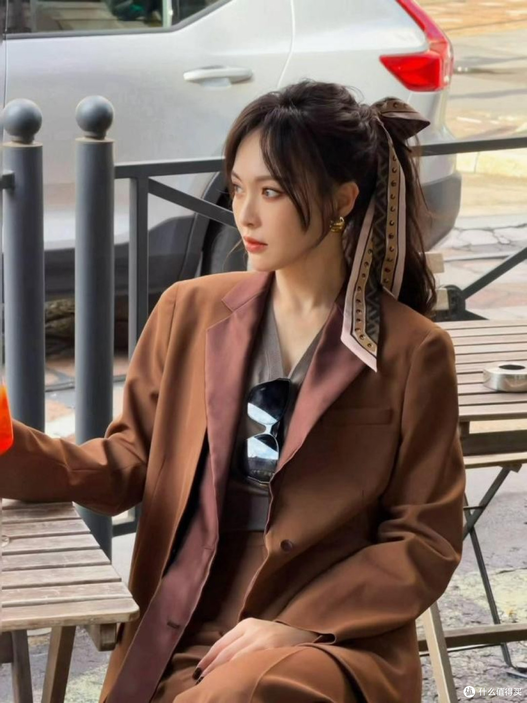 41岁的唐嫣带火一种美拉德新穿法:西装搭配阔腿裤,穿衣时髦高级