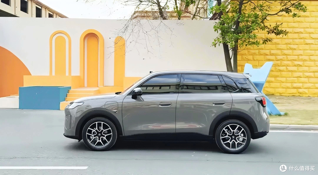 零跑A10，10万级智能SUV！激光雷达+8295芯片+500km续航，新卷王