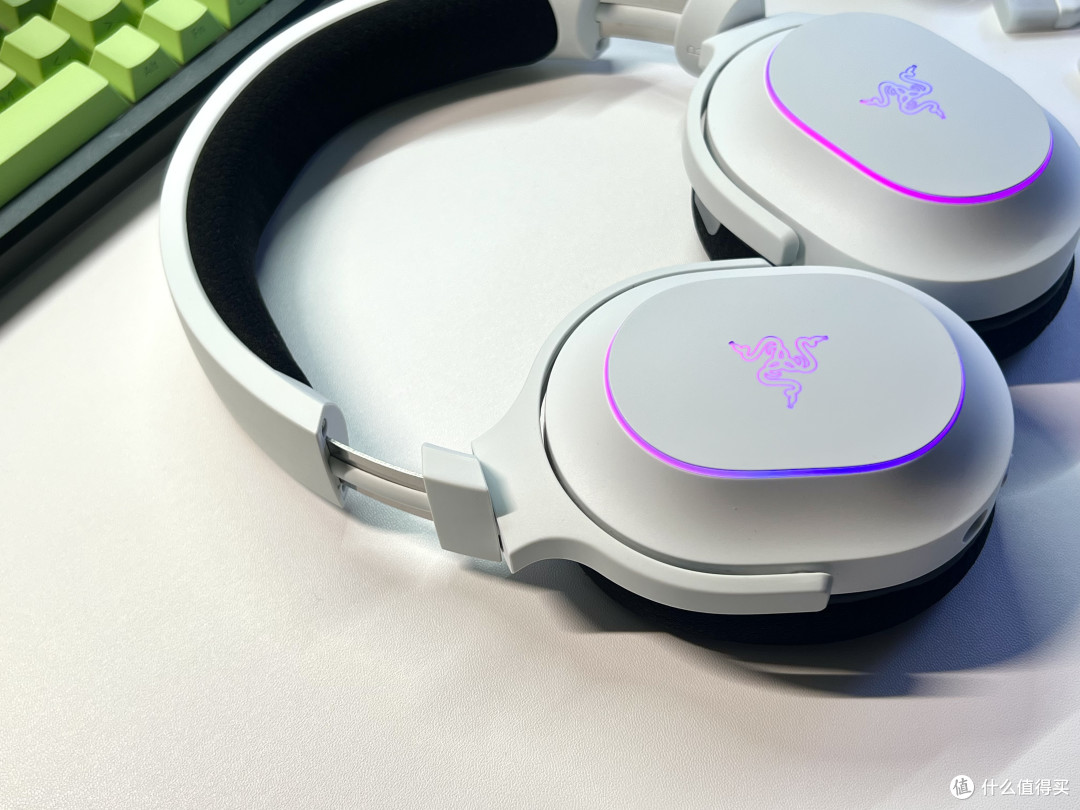 雷蛇梭鱼X幻彩：RGB＋长续航填补梭鱼系列最后一块空白