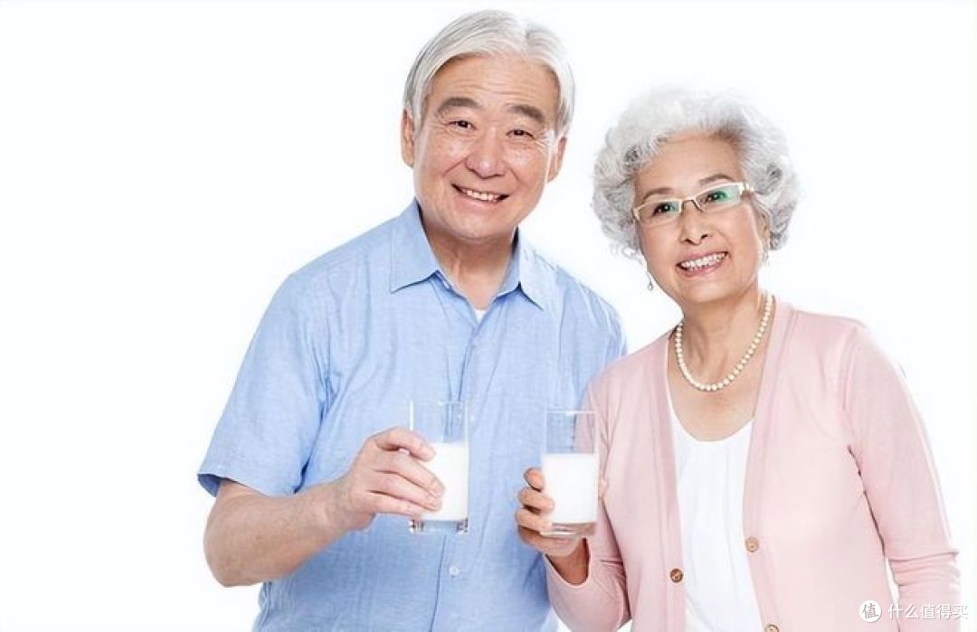 老年人喝牛奶和喝羊奶哪个好？内行有话说！