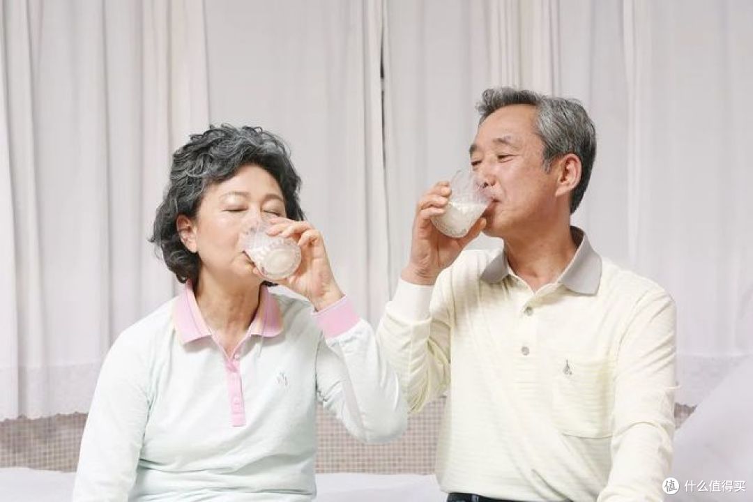 老年人喝牛奶和喝羊奶哪个好？内行有话说！