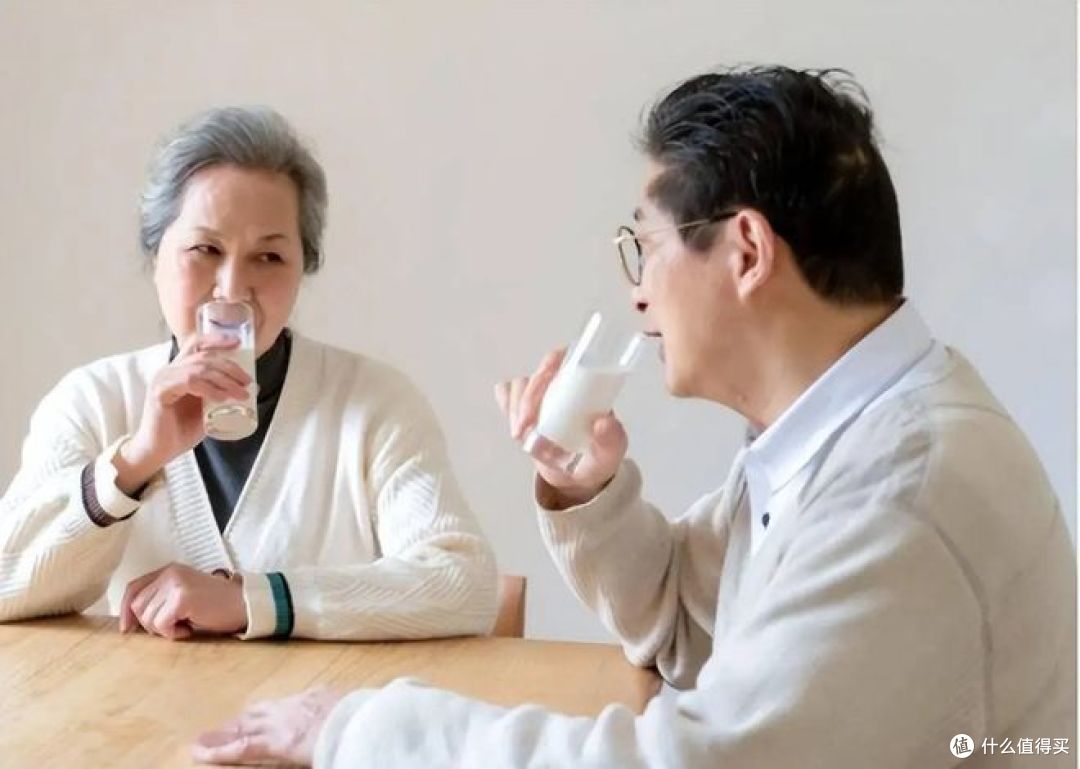 老年人喝牛奶和喝羊奶哪个好？内行有话说！