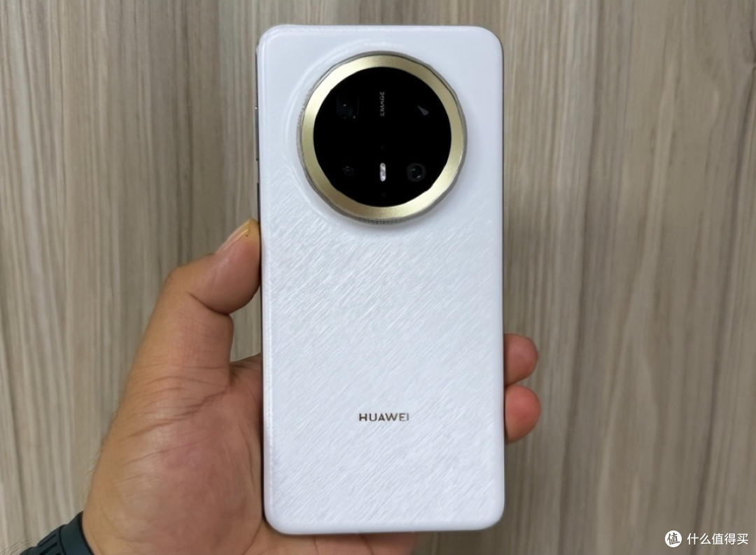 华为Mate70 Pro+突然变香了,16GB+512GB跳水3350元,花粉没白等