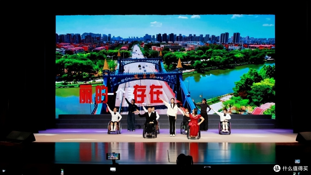 生命的交响 温暖绽放唐山 2026残创+公益春晚精彩上演