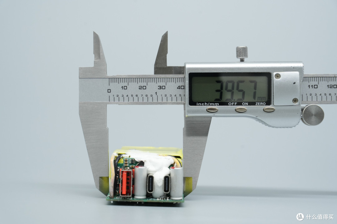 支持45W+45W组合输出,睿元100W氮化镓充电器拆解