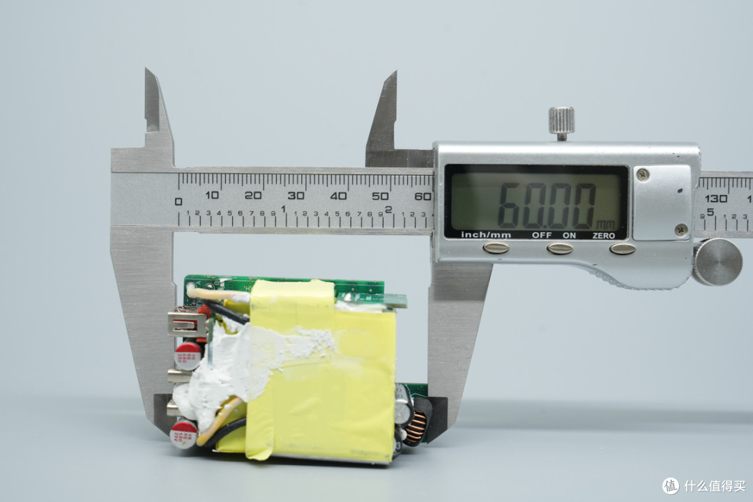 支持45W+45W组合输出,睿元100W氮化镓充电器拆解