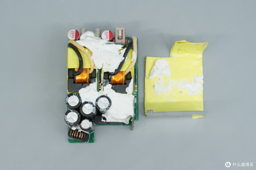 支持45W+45W组合输出,睿元100W氮化镓充电器拆解