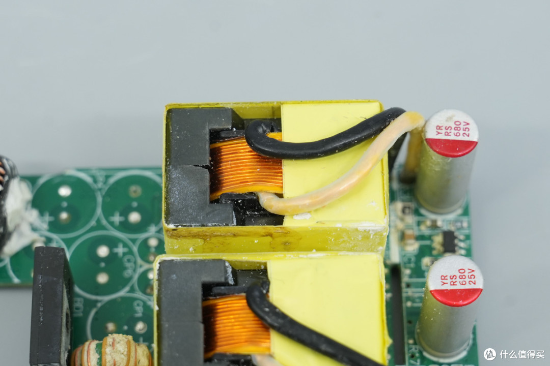 支持45W+45W组合输出,睿元100W氮化镓充电器拆解