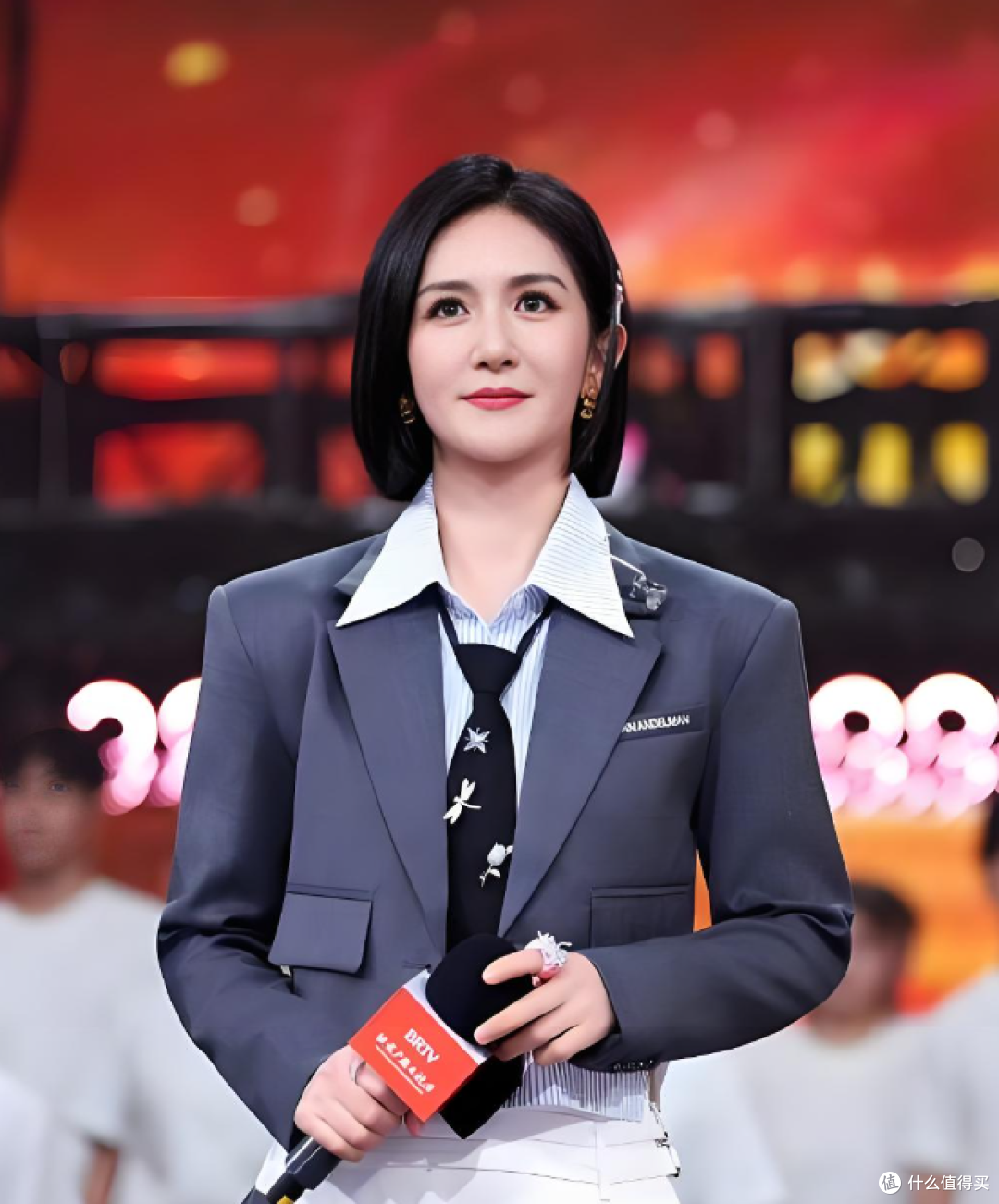 谢娜官宣明年开演唱会,我那些歌也要见人”!全网吵翻:回忆圈钱