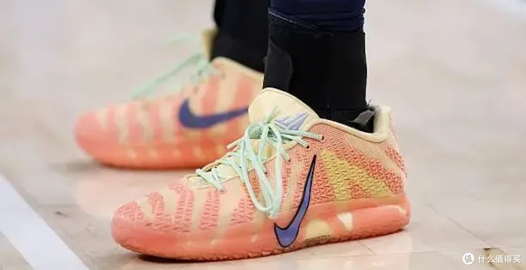 【NBA每日上脚】Kobe6新配色竟然致敬枫叶乔丹？