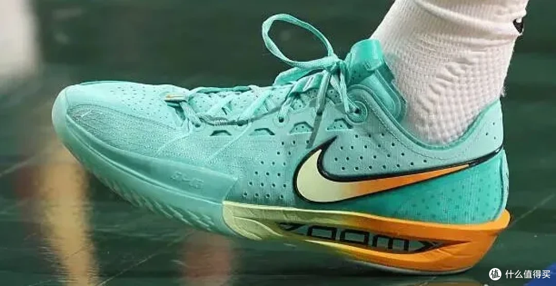 【NBA每日上脚】Kobe6新配色竟然致敬枫叶乔丹？