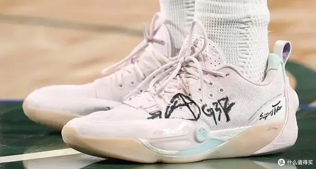 【NBA每日上脚】Kobe6新配色竟然致敬枫叶乔丹？