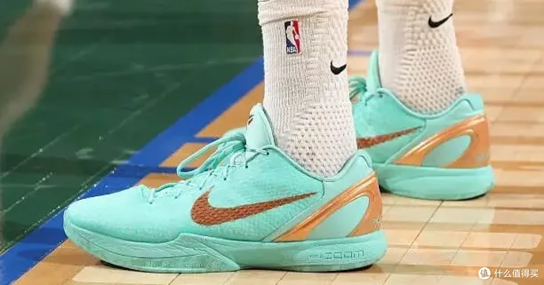 【NBA每日上脚】Kobe6新配色竟然致敬枫叶乔丹？