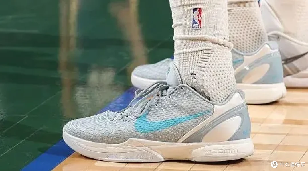【NBA每日上脚】Kobe6新配色竟然致敬枫叶乔丹？