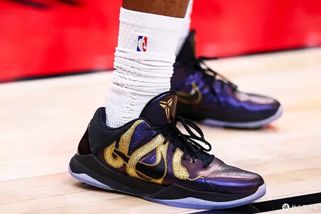 【NBA每日上脚】Kobe6新配色竟然致敬枫叶乔丹？