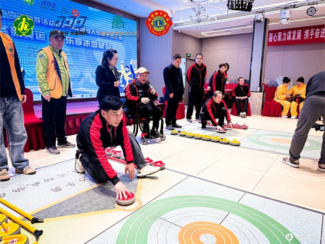 陕西省第十届残疾人冰雪运动2026年肢残人旱地冰壶比赛在西安开赛