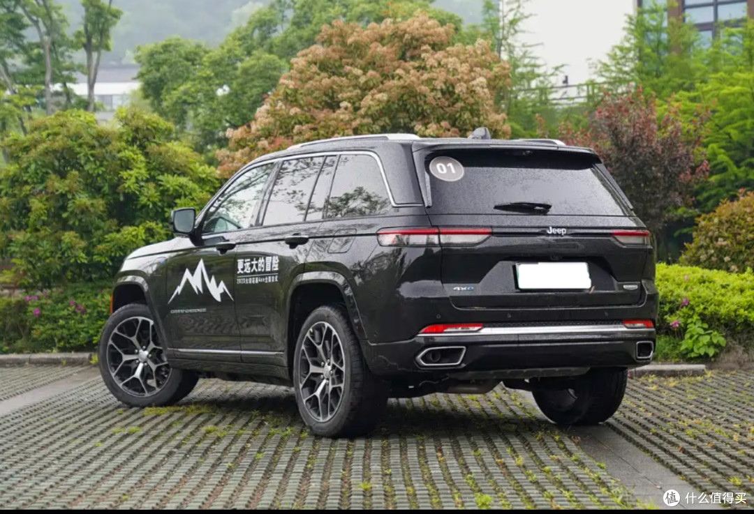 新款Jeep大切诺基4xe外观硬派霸气搭载2.0T插电混动售27.99万元起