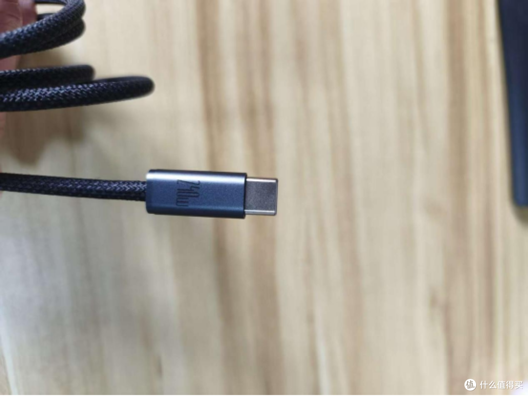 麦多多 240W USB-C 转 USB-C 超薄数据线试用报告