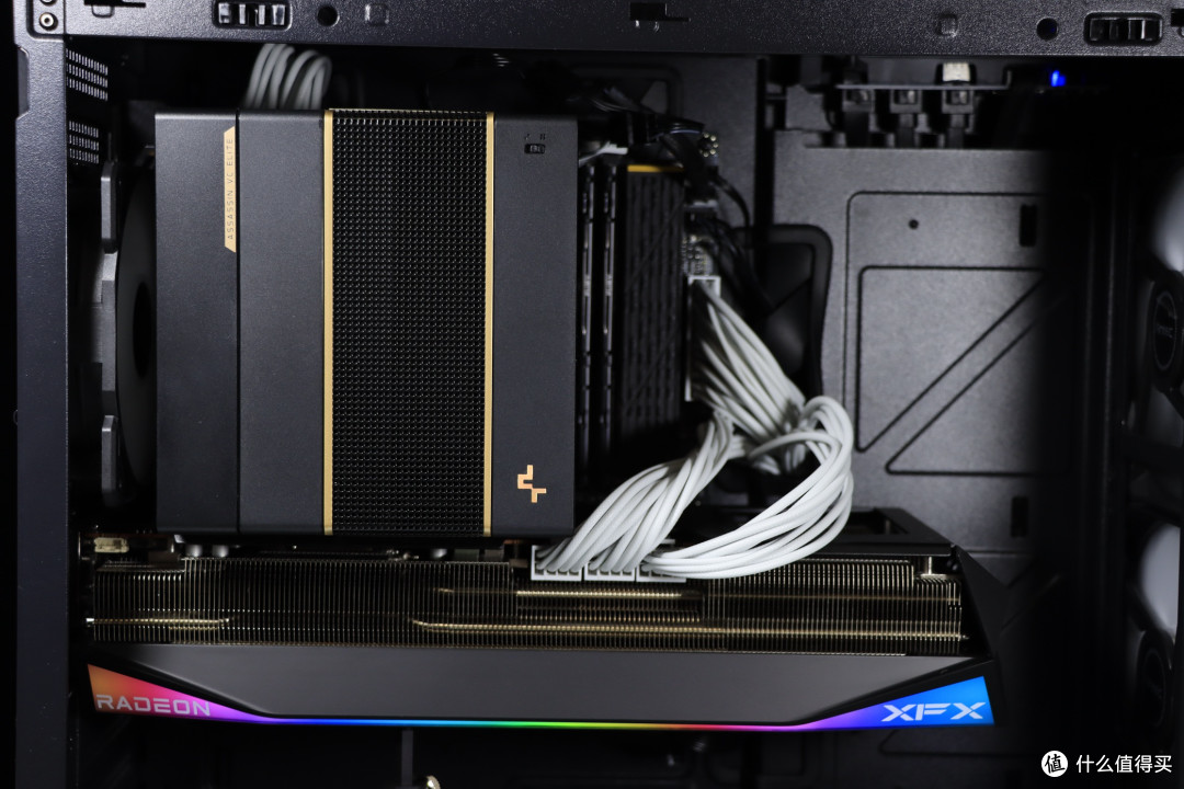 搭配 9070 XT 显卡也能让 9850X3D 轻松干掉 285K