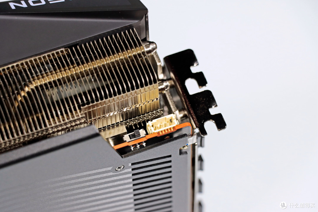 搭配 9070 XT 显卡也能让 9850X3D 轻松干掉 285K
