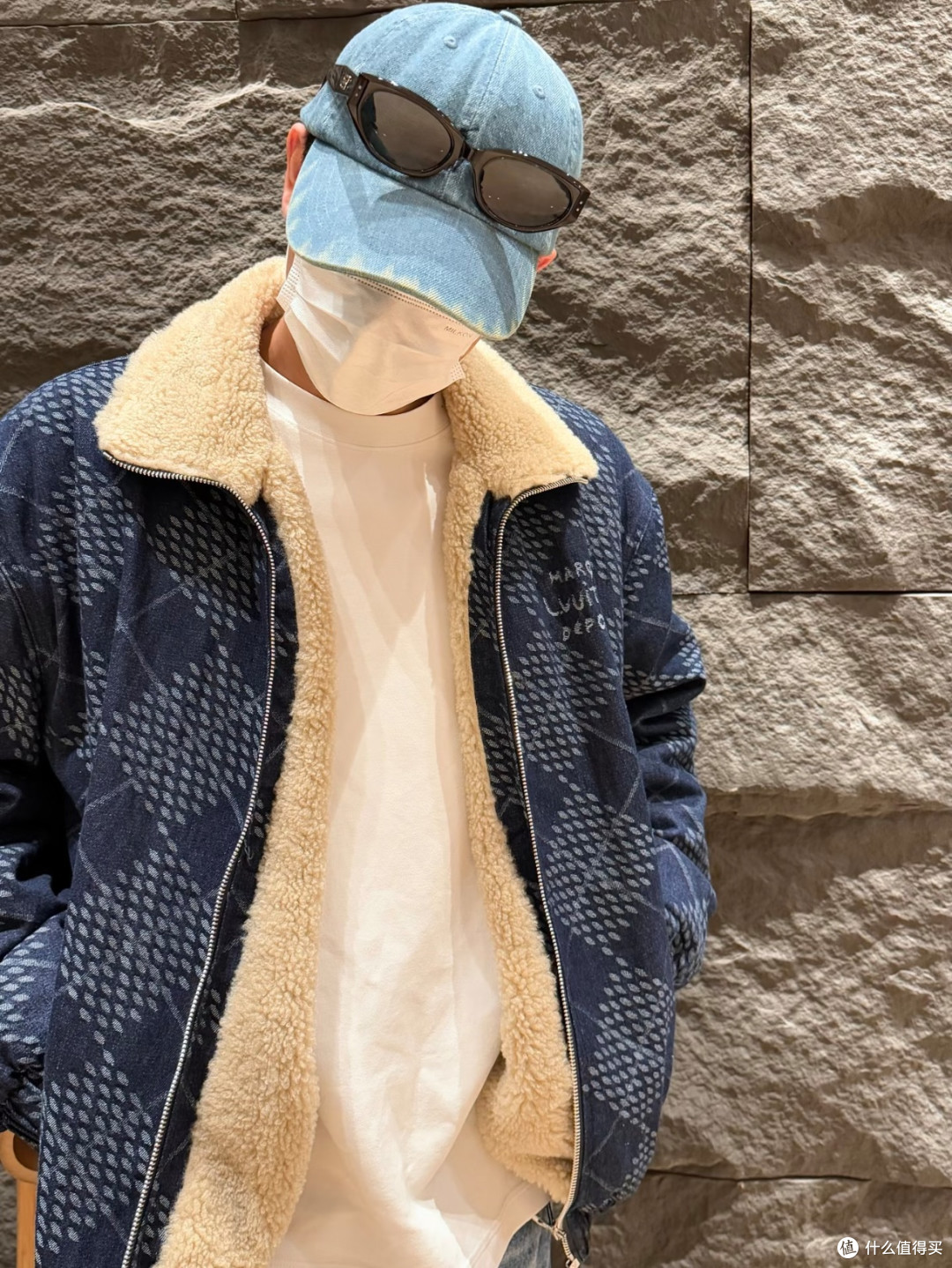 新年买新衣服,这件棋盘格外套承包冬日温暖与气场