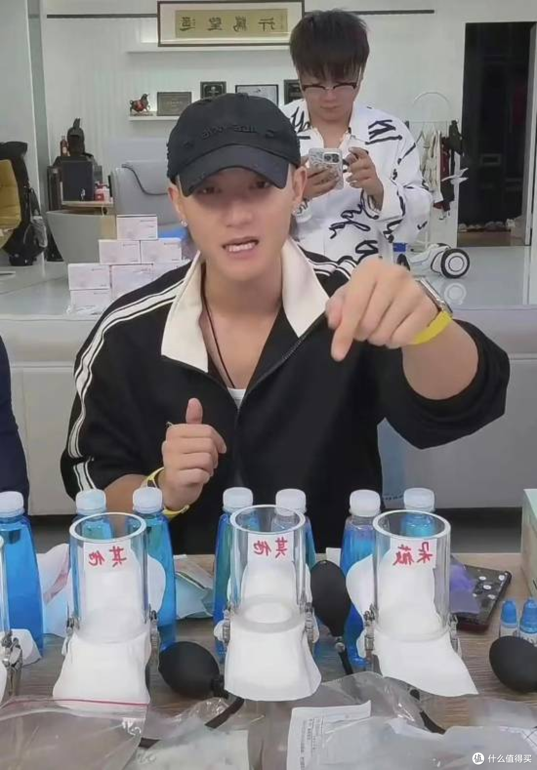 黄子韬曝卫生巾工厂现状:卖1.5亿还没回本,6条生产线每条2000万
