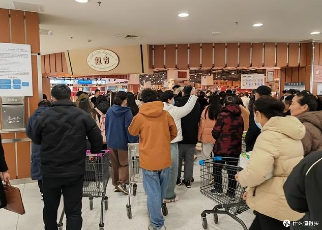 胖东来春节放5天假被嘲“抠门”?员工回应亮了:月薪9K+年假40天