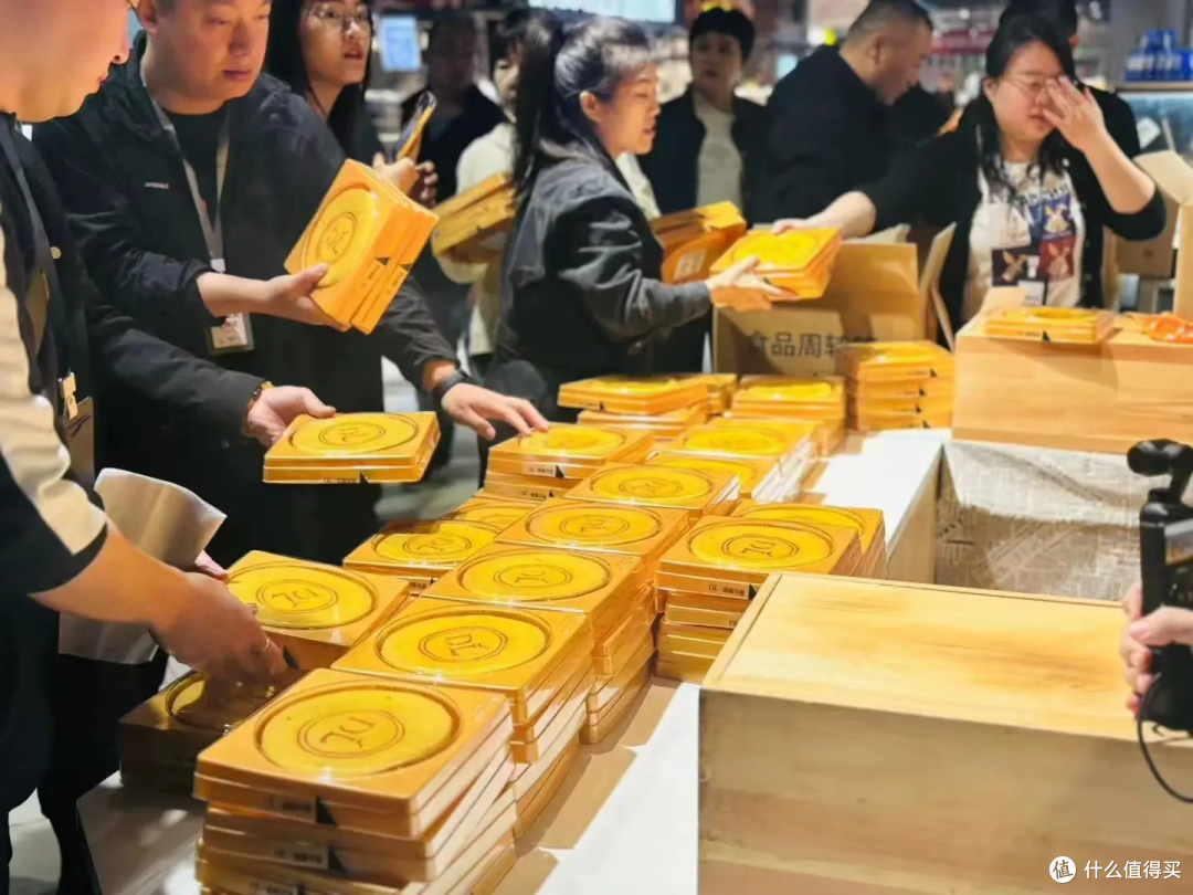 胖东来春节放5天假被嘲“抠门”?员工回应亮了:月薪9K+年假40天