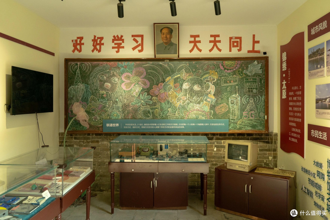 旧书磁带黑白照片:时光的印记