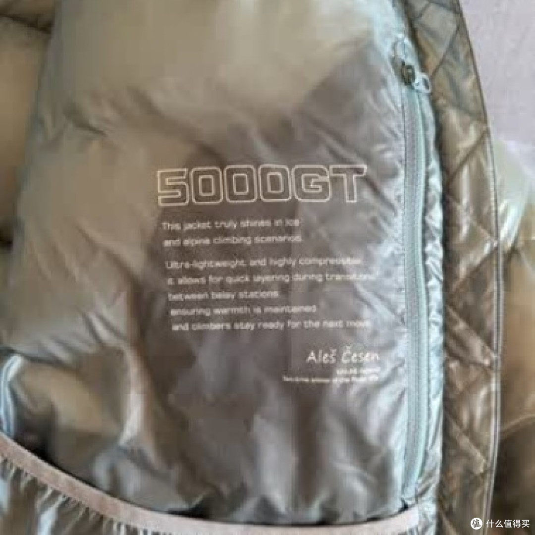 多功能单品打造保暖造型