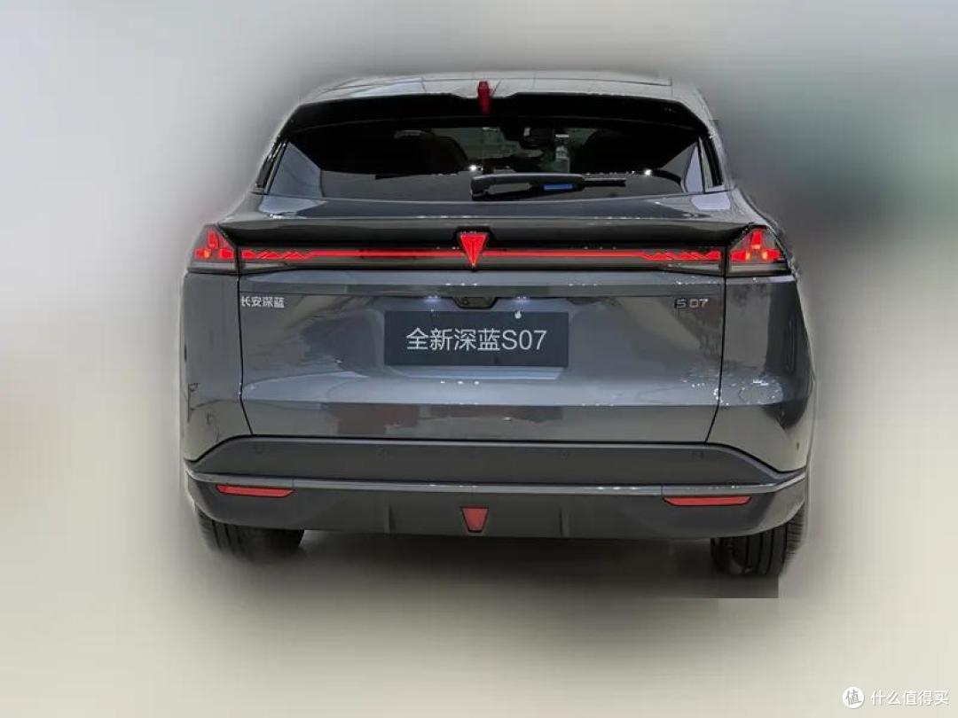 全新深蓝S07:看中这车的都是年轻人,竞品有一半是比亚迪