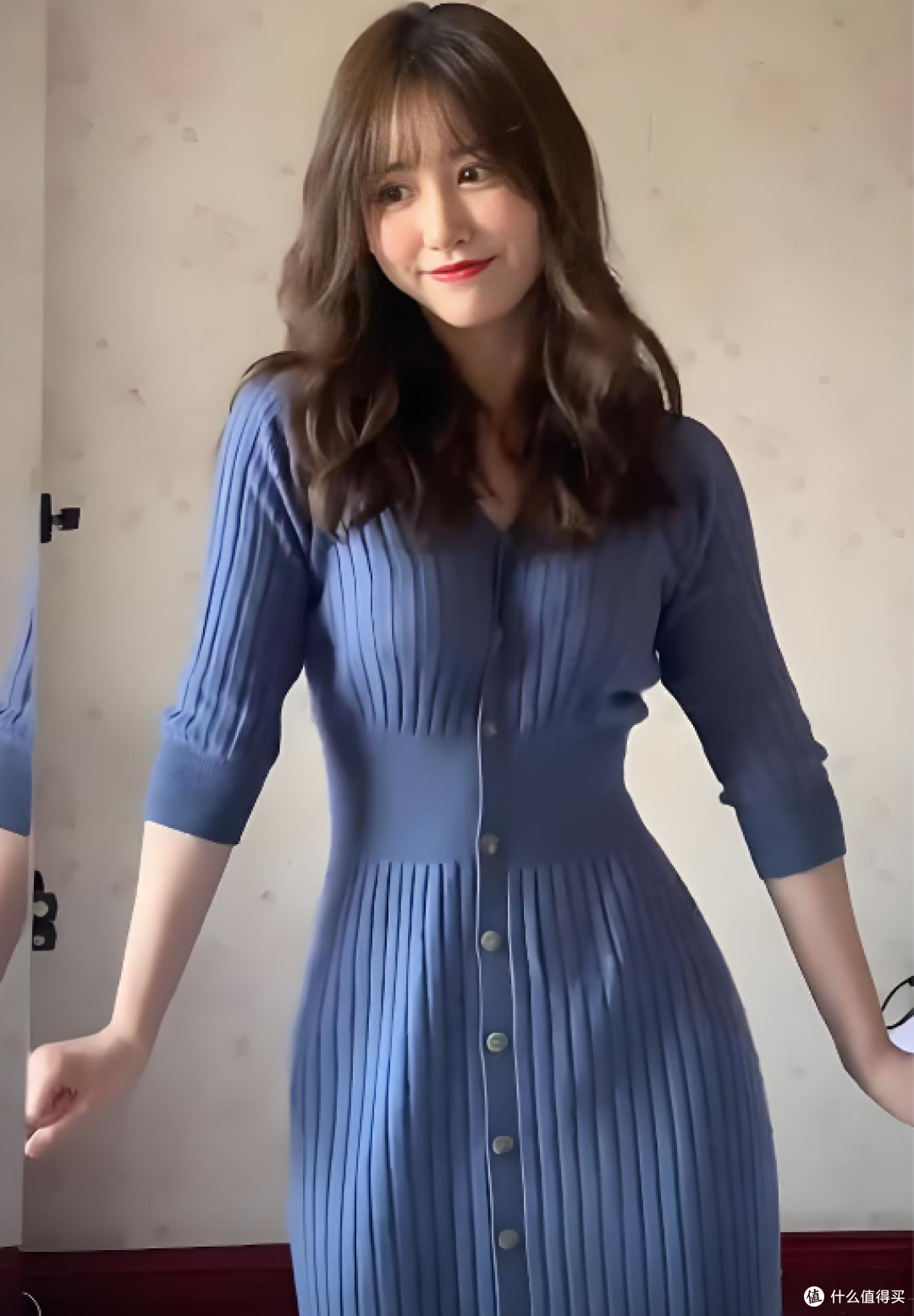 蓝衣战神一栗小莎子官宣二次化疗,亲手剪短发,笑着告别不卖惨!