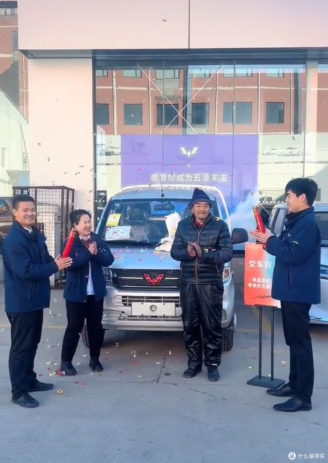 5000万人围观五菱提车,卖1台车仅赚150元提成,销售坦言太心酸!