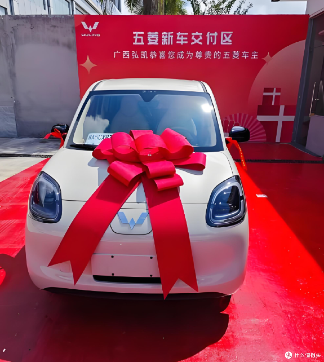 5000万人围观五菱提车,卖1台车仅赚150元提成,销售坦言太心酸!