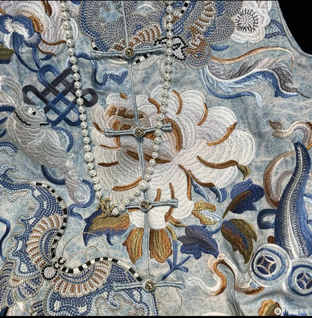 春节着装推荐,轻盈舒适的唐装马甲很亮眼!