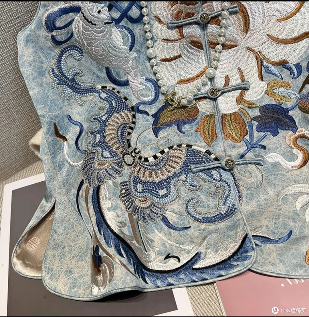 春节着装推荐,轻盈舒适的唐装马甲很亮眼!