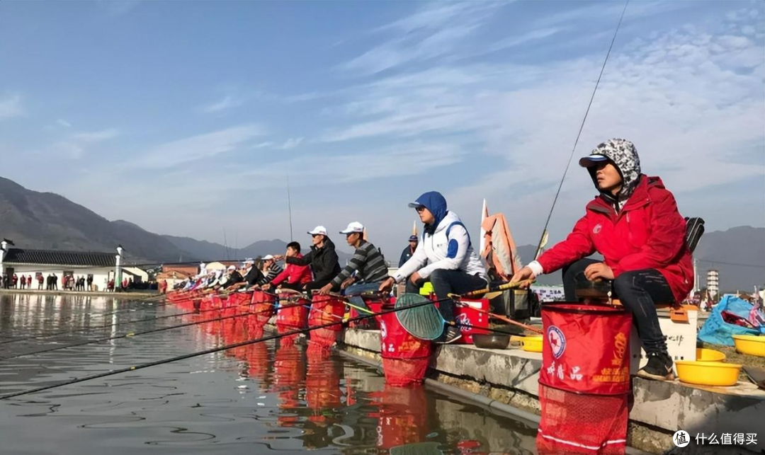 更适合钓鱼佬的手机?165Hz高刷+9000毫安时电池,入手只要两千元