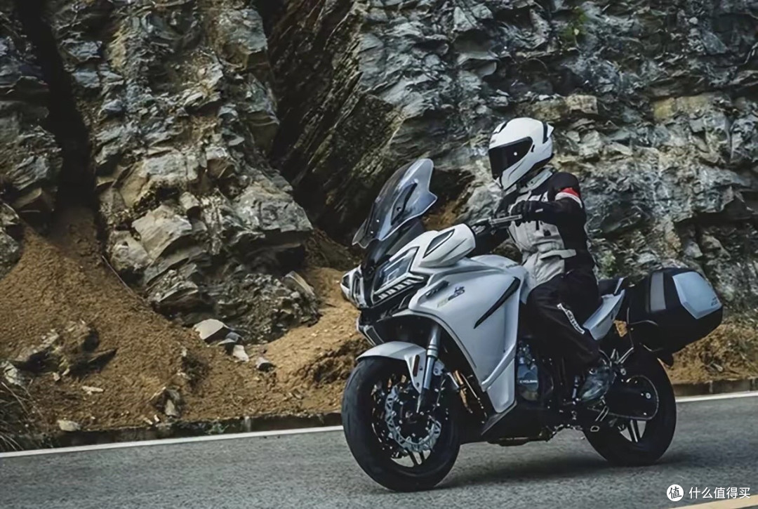 平民版国宾实锤！赛科龙 RG600，3 万内休旅天花板