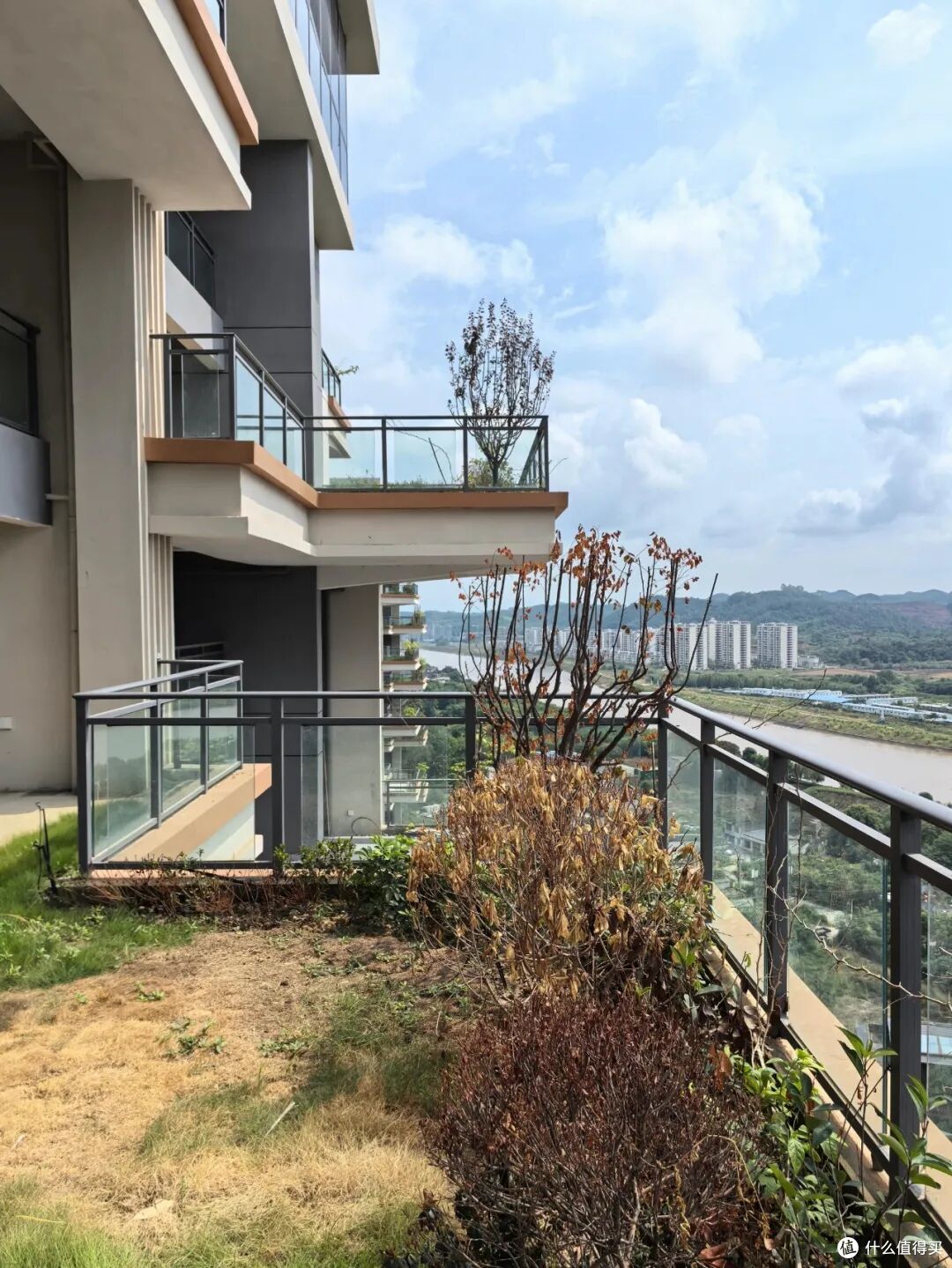 千万豪宅变“空中废墟”,“第四代住宅”卖不动了?真相扎心