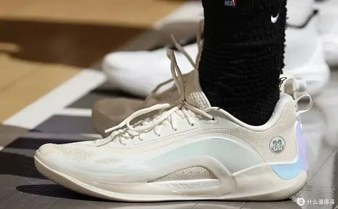 【NBA每日上脚】他往那一站,最美Kobe 6就是它!