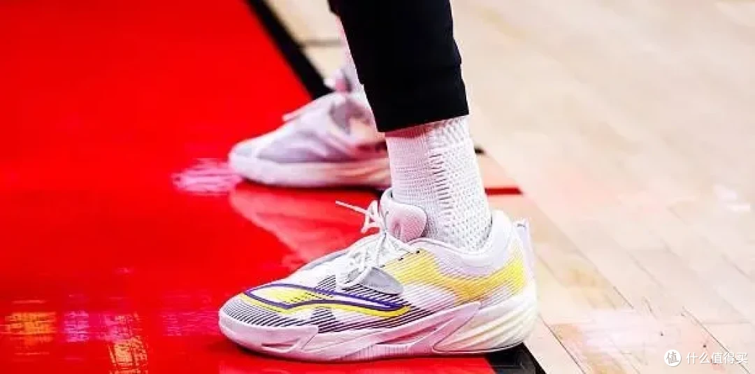 【NBA每日上脚】他往那一站,最美Kobe 6就是它!