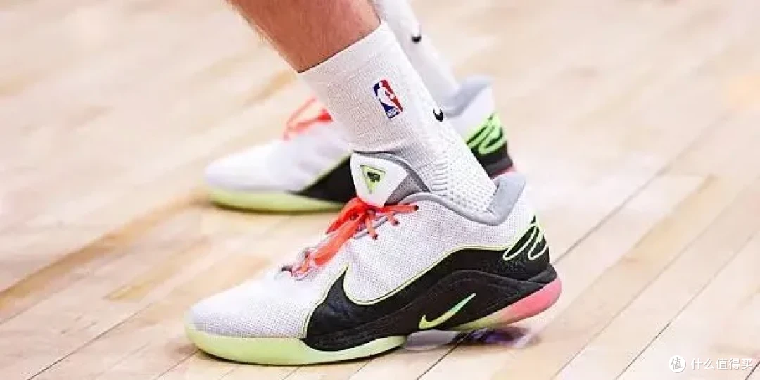 【NBA每日上脚】他往那一站,最美Kobe 6就是它!