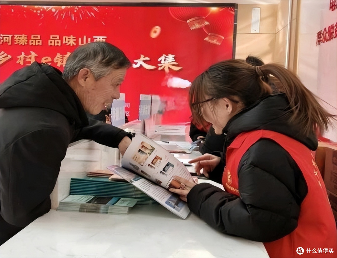 志愿红点亮年货节 暖服务情满孝义城 山河臻品年货节志愿服务纪实