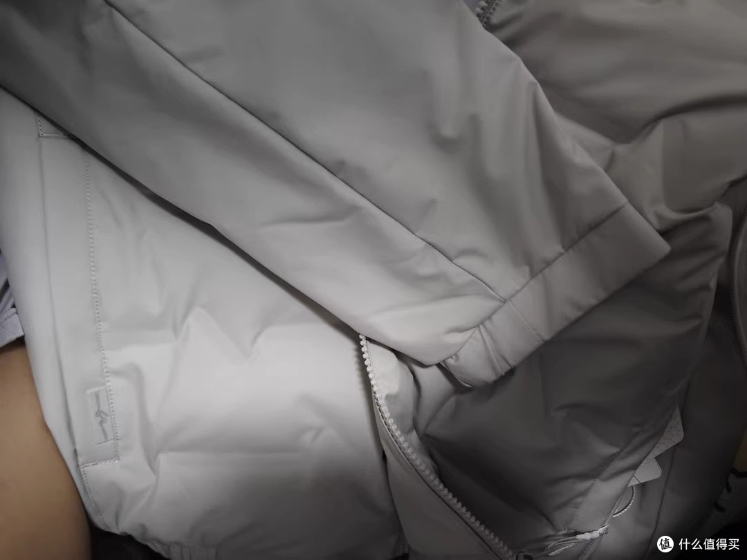 海澜之家“山不在高”羽绒服:春节返家,暖到心尖的行李箱C位