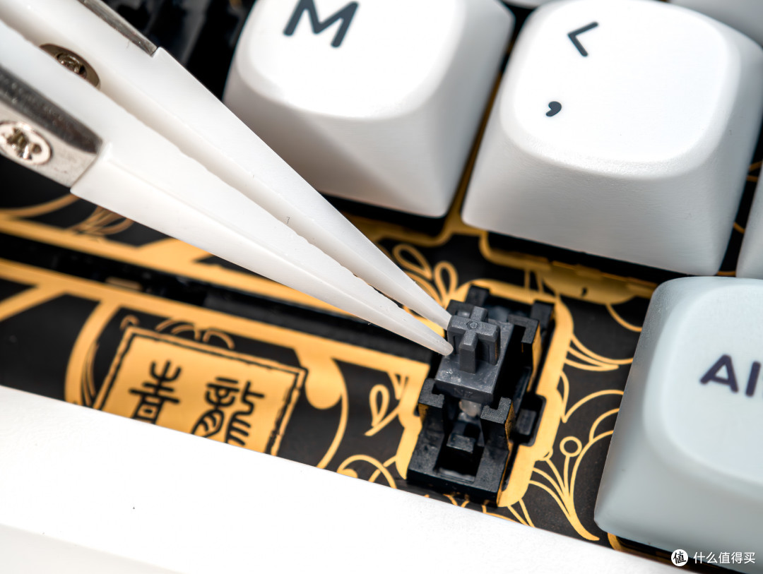 素雅之境,高效之伴:SKN青龙4.0 Ultra“凝”机械键盘体验手记